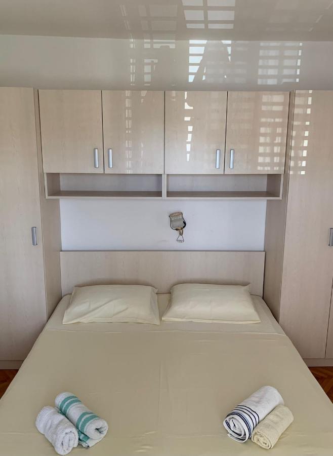Apartments Pahljina Palit Bagian luar foto
