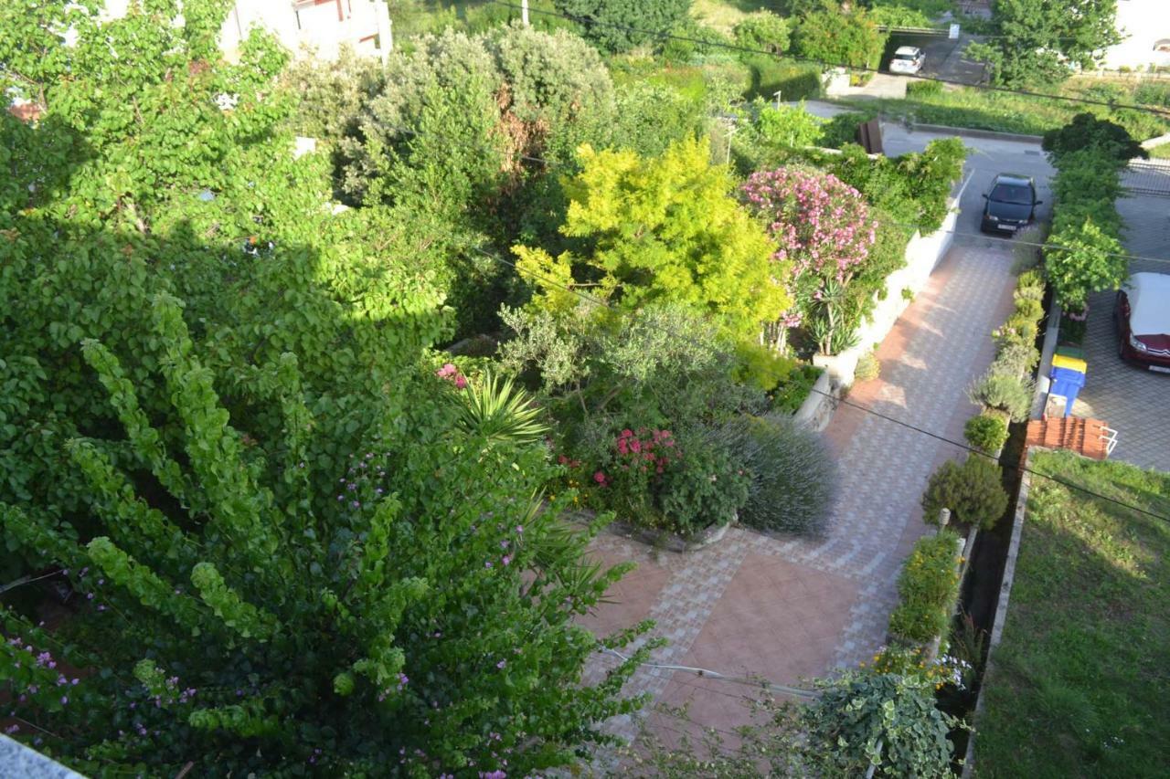 Apartments Pahljina Palit Bagian luar foto